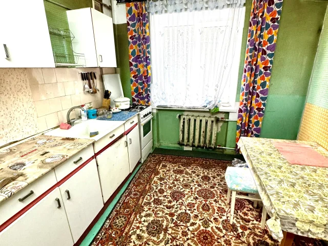 Фото: ‼️‼️Продам г Луганск 📌4х чешка на кв Волкова (р-н Спара)✅2/5 ✅кирп ✅не угл✅87,4 кв м .✅кухня 8,4 кв м. ✅с/у раздельный ✅