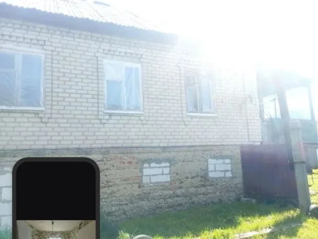 Фото: Продам дом в Старобельске на красном городке 60 квадратных метров полутора этажный дом первый этаж гараж мастерская коте