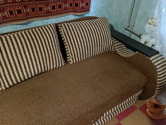 Фото: Продам диван. В хорошем состоянии, чистый, не продавленный. Раскладывается, в комплекте подушки