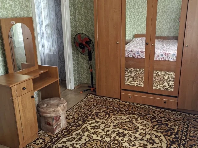 Фото: Сдам 2 к.квартиру в Ильичевском районе, Нептун, 2/5. Рядом магазины, рынок, школа, садик. Есть всё необходимое для комфо