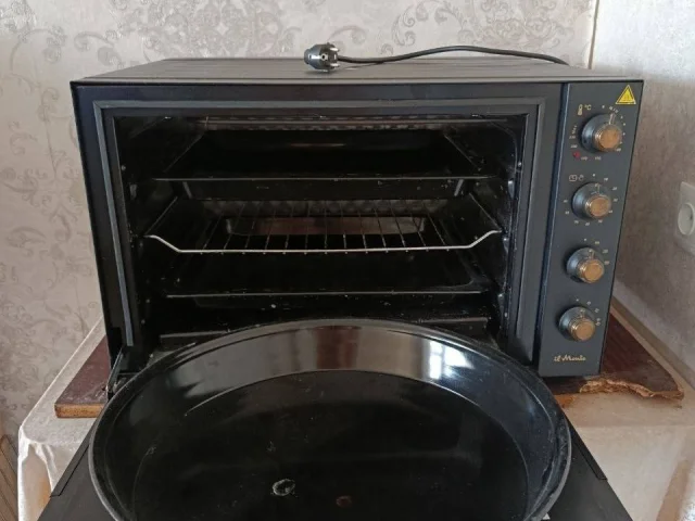 Фото: Продам.Духовка объем 20 л. с конвекцией. Цена 6000 руб. Тел. Юрий