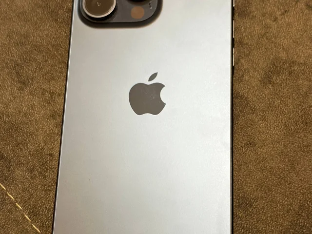 Фото: Продаю свой iPhone 15 Pro Max с объемом памяти 256 ГБ в синем цвете. Телефон в отличном состоянии, без дефектов на экран
