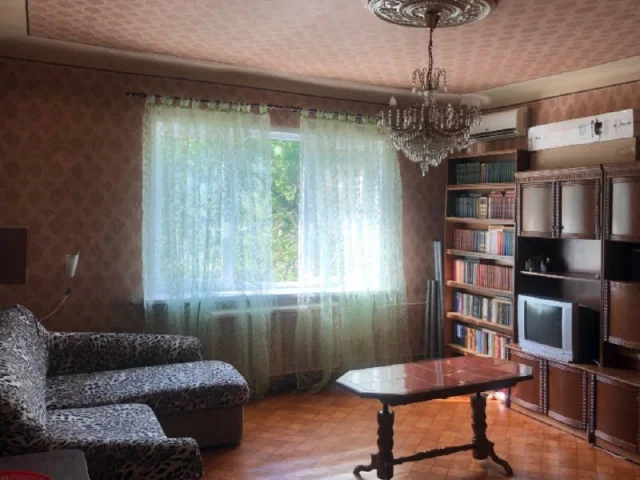Фото: Сдается 2 комнатная квартира, Ленинский район,ориентир ОЦКБ,3/3 этаж. Вода по графику ,так же установлен накопительный б