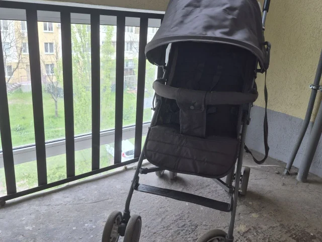 Фото: Продам прогулочную коляску трость