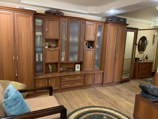 Фото: Продам мебель (стенка)35т/р домашний кинотеатр 🎦 в подарок