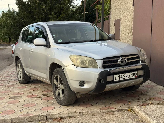 Фото: Toyota RAV4 2007 года 2.2 дизель