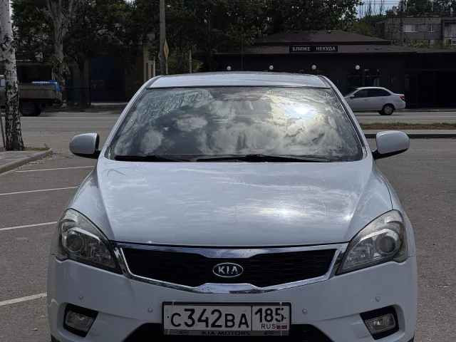 Фото: Продам Kia Ceed, 2009 год, не битая, 1.4 газ/бензин, газ вписан