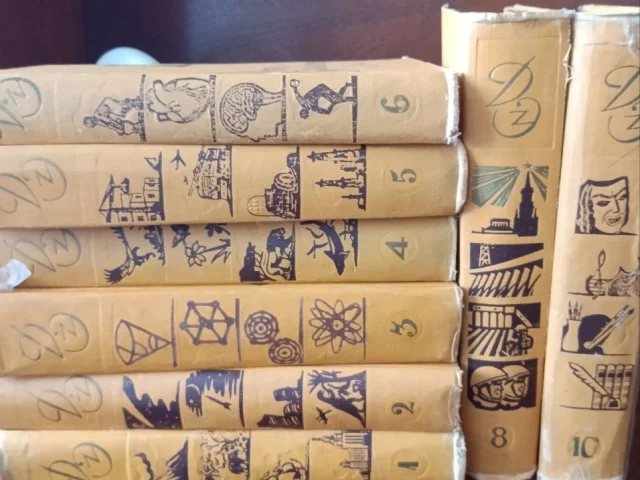 Фото: Детская энциклопедия, первое издание 1960г, 8 томов из 10.Цена 2500 р. Донецк. Киевский район. тел