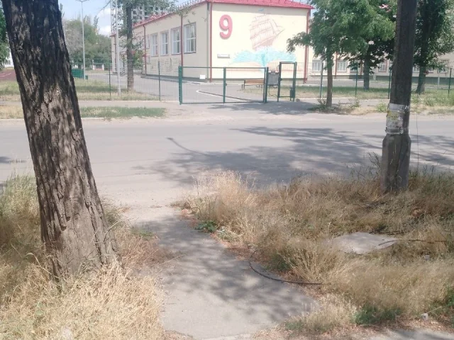 Фото: Хозяин сдает 3 к. квартиру с большой пристройкой, можно для КОМАНДИРОВОЧНЫХ, напротив 9 школы. Очень удачное расположени