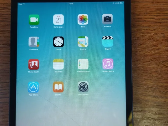 Фото: iPad mini,память 16гб,все работает,айклауд чистый,батарея 89%,браузер,читалка,фильмы,настольные игры,цена 1700р.,Луганск