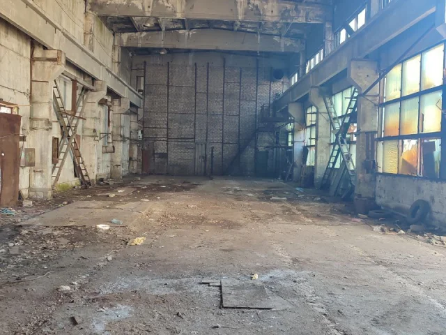 Фото: Продается производственный комплекс на площади 1га, состоящий из трех зданий и асфальтированной промплощадки