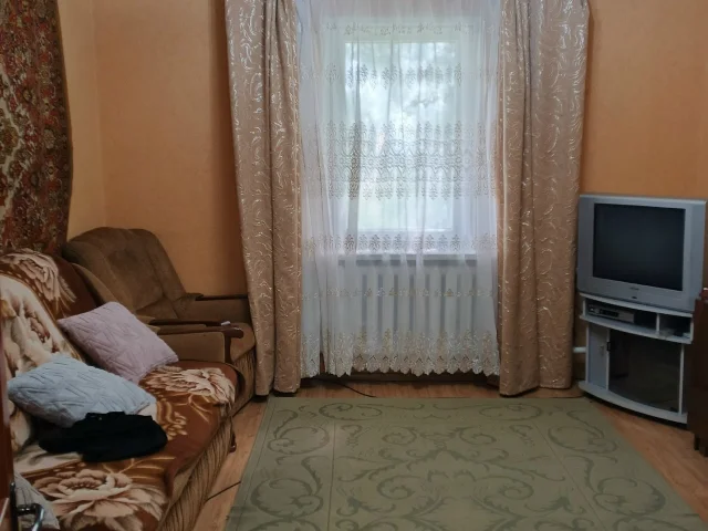 Фото: Продам дом, ул. Тихая, ж/м Комсомолец 100кв.м. 2 спальни, зал, кухня, ванна и туалет в доме. Паровое отопление, пол лино
