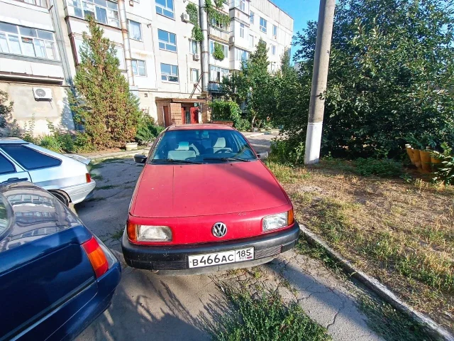 Фото: Продам пасат б3 бензин мотор 1.6 сел и поехал цена 260т торг для своих лет сохранилась хорошо