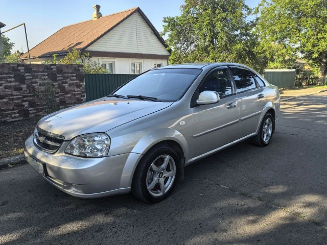 Фото: Продам! Chevrolet Лачетти. Год выпуска 2012. Пробег 213тыс. Двигатель 1.4. Вложений не требует! Двигатель работает ровно