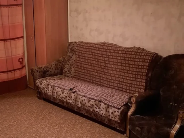 Фото: Сдам 1 комнатную квартиру г. Макеевка на Объединенном, кв-л 49, д2. Ориентир: детский садик, просмотр через агентство. К