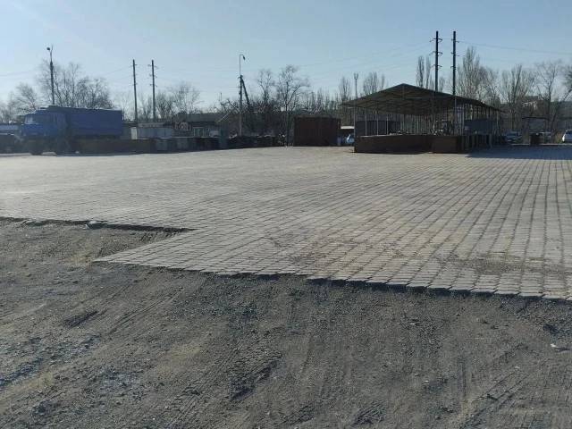 Фото: Аренда земельного участка под ВАШ БИЗНЕС! Территория до 50 соток по улице Макара Мазая. Уложена фем. Рядом работающая ме