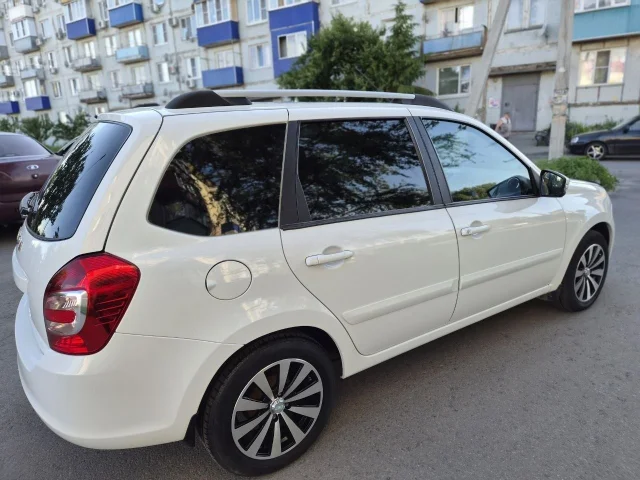 Фото: Продам лада гранта универсал год выпуска 2019 один собственник пробег 98 все стекла заводские запаска не раз.у не ставел