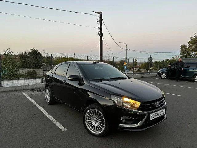 Фото: Lada Vesta 2015 год