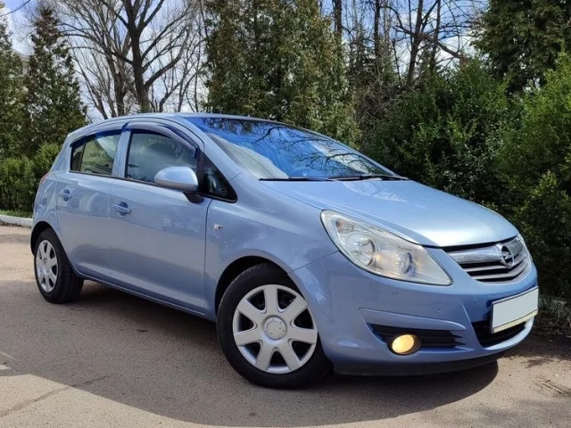 Фото: Продам Opel Corsa 2008 года в редкой расцветке. Двигатель 1.4л + автомат (не робот), кондиционер, электропакет, подогрев