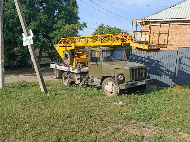 Фото: Продам вышку на базе газ 3307, вылет стрелы 18м,2007г/в, газ -бензин ,!!!!37000км оригинального пробега!!!! 1290000руб,т