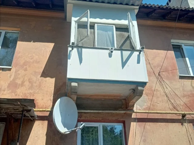 Фото: Продаю квартиру В Макеевке В Кировском районе Ориентир Наркология, Двухэтажный дом, 2 Этаж, В Квартире Две Комнаты, Косм