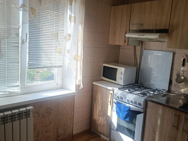 Фото: Долгосрочная аренда 1 ком. кв. 23 мкр. ул. Урицкого, 9/9, лифт не работает