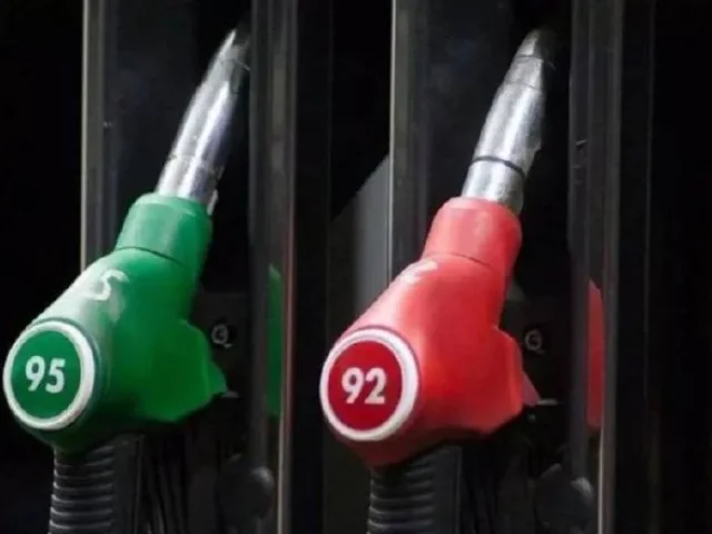 Фото: Есть бензин- 92 цена 200₽⛽️ могу поделиться Мелитополь