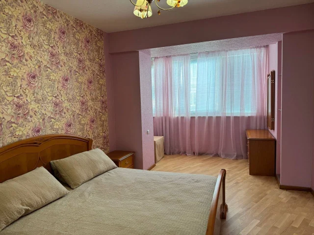 Фото: Сдается в аренду трёхкомнатная квартира в Киевском районе, ориентир — Гладковка