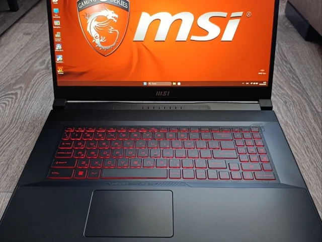 Фото: Продам большой, игровой ноутбук MSI Katana 17.3! Состояние идеальное.Тянет все последние игры на высоких-ультра настройк