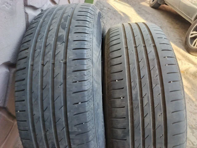Фото: В продаже комплект летней резины 215/65r16 в отличном состоянии, производство корея. Протектор 5.5 мм. Год выпуска 2023.