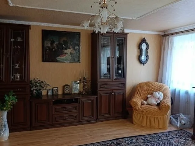 Фото: Продам 2-х ком. кв-ру, Горловка ул. Рудакова 52, 2/4, не угловая, перепланированная из 3-х ком. кв-ры, общ. пл. 58.6 кв.