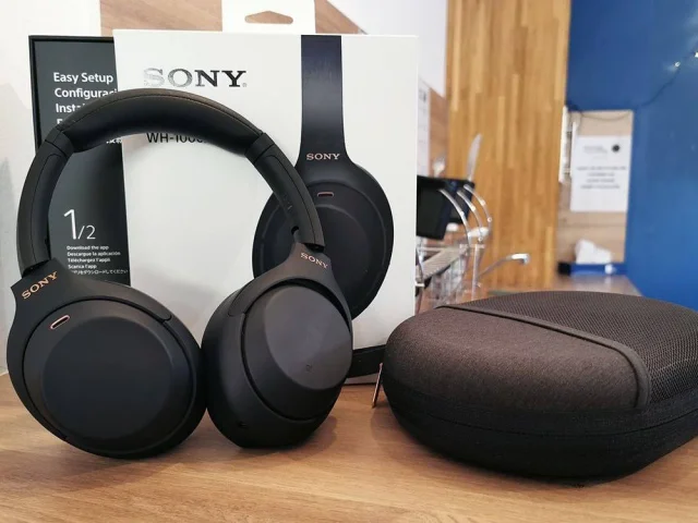 Фото: Беспроводные наушники Sony WH-1000XM4