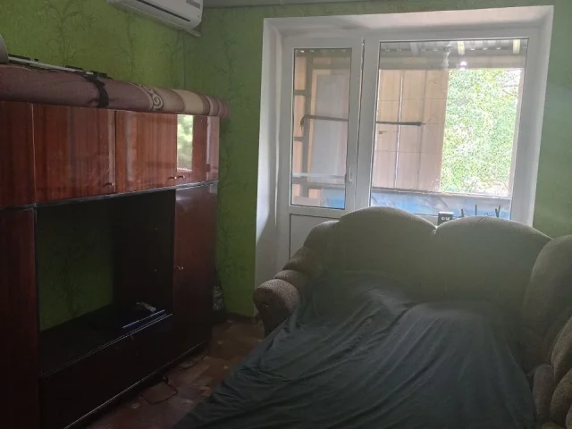Фото: Продам 2- ком. кв-ру, ул. Первомайская 31а, 4/4, р-он Автовокзала, кирпичный дом, крыша перекрыта, не угловая. Окна плас