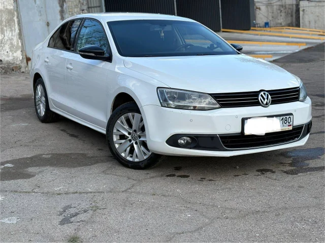 Фото: Volkswagen Jetta 6 (2014)