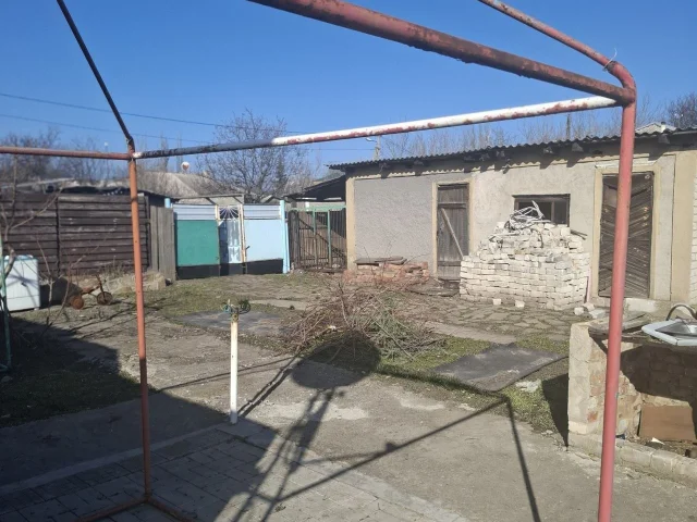 Фото: Сдам 2х комнатный домик с ухоженным двором и участком