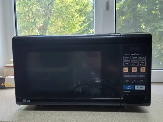 Фото: Микроволновка LG, в хорошем состоянии