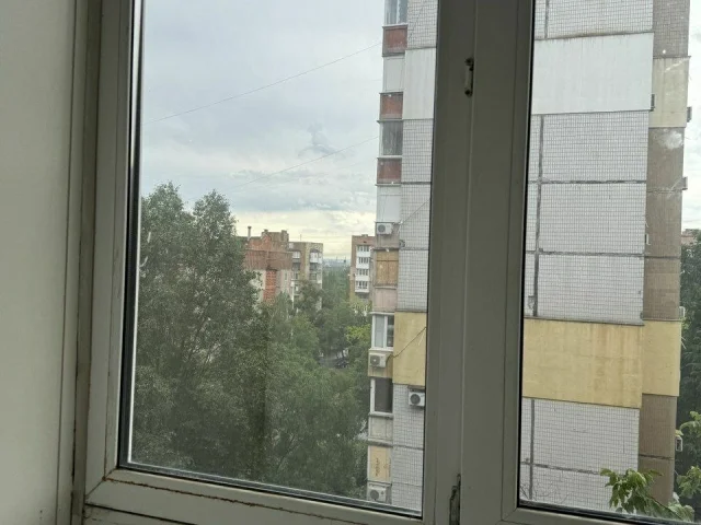 Фото: Сдаётся 3х-ком квартира на 25-лет РККА, Ворошиловский район, центр города. Квартира в хорошем состоянии, есть вся необхо