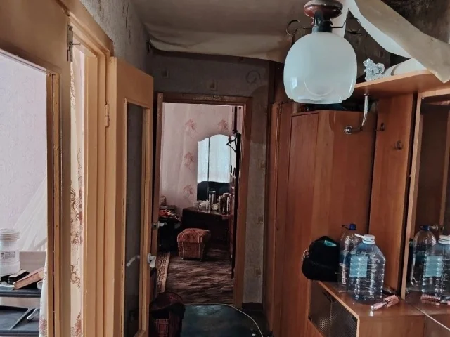 Фото: Продам 2-х ком. кв-ру, ул. Жукова 22, 8/9. Квартира не угловая, теплая, окна пластик, лоджия дерево, комнаты раздельные,