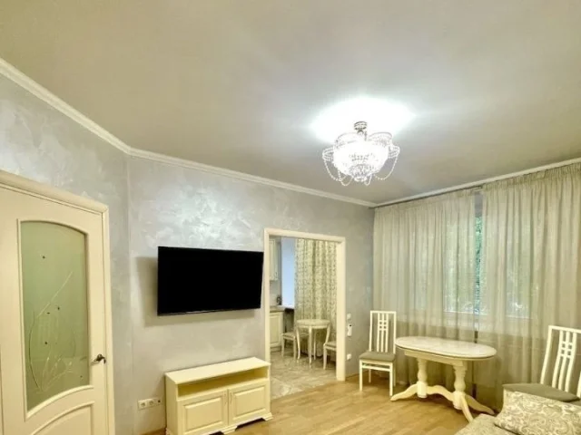 Фото: Сдам светлую 1-комнатную квартиру в Донецке (37 кв.м) на длительный срок (от 6 мес.)