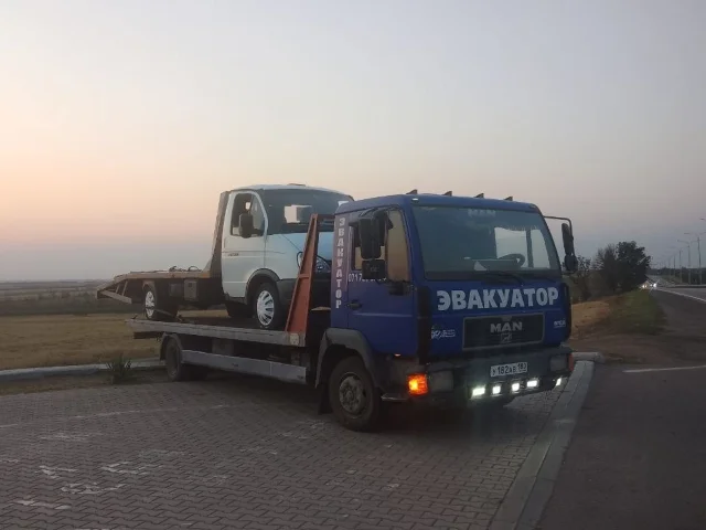 Фото: Услуги эвакуатора по Мариуполю и всей россии.наличный и безналичный рассчет.цены договорные