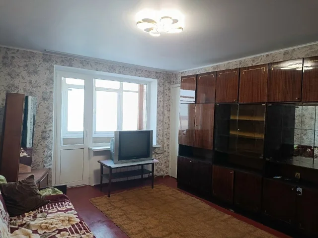 Фото: ‼️Горловка‼️Продам 1 -о ком. крупногабаритную кв-ру по Гречнева, 8, 7/9, не угл. Квартира с нишей, балкон застеклен. Лиф
