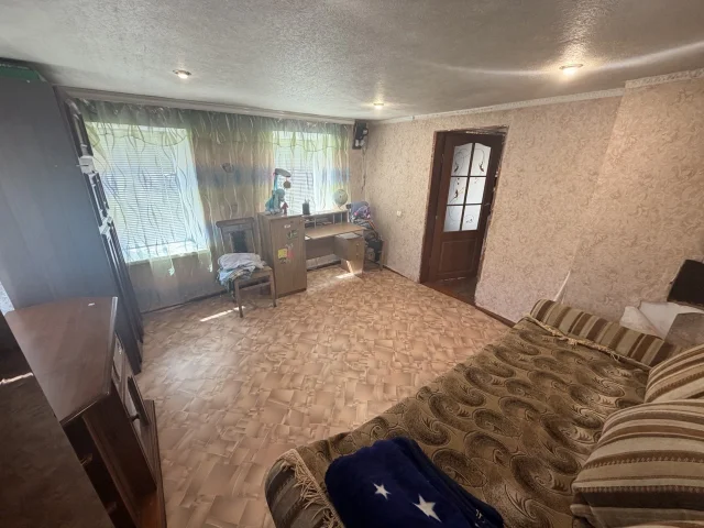 Фото: Продам дом в самом центре Луганска, ул. Ростовская (р- н гост. Дружба), площадь 86 кв. м. В доме жилое состояние: 3 комн