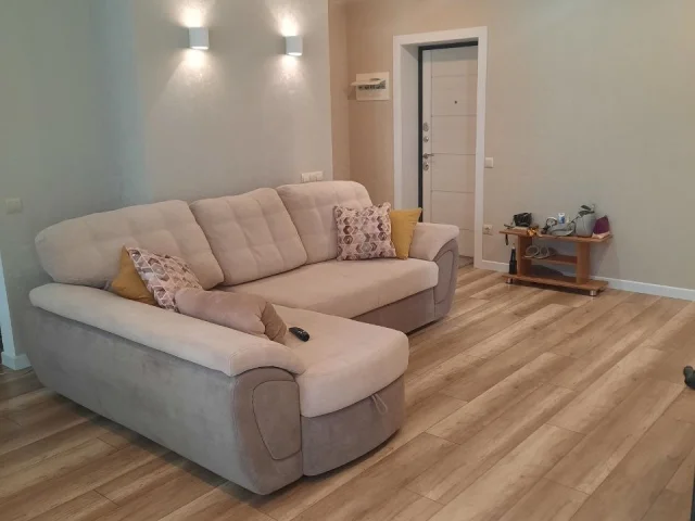 Фото: ЦЕНА СНИЖЕНА!!!!! Продается в г Северодонецк 2-к.кв. студия.,48,5 кв.м. 2 эт.9 эт.дома.Очень теплая,недалеко от Ледового