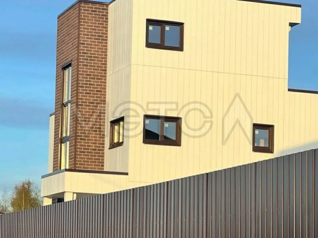 Фото: 🏡 Дом с участком на берегу Невской губы — торги по банкротству