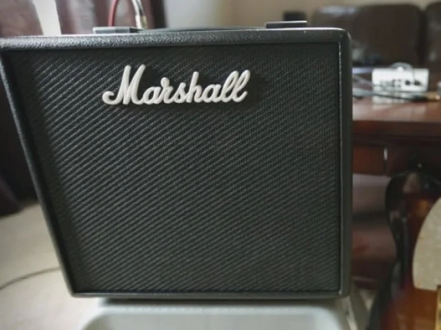 Фото: Marshall CODE 25 - это современный гитарный комбоусилитель, с расширенными возможностями настройки звучания. Комбик Mars