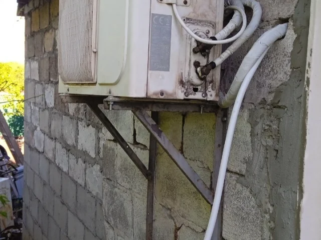 Фото: Продам кондиционер мидеа нужно поменять резинки на вентилях цена 5.500₽ уже снятый