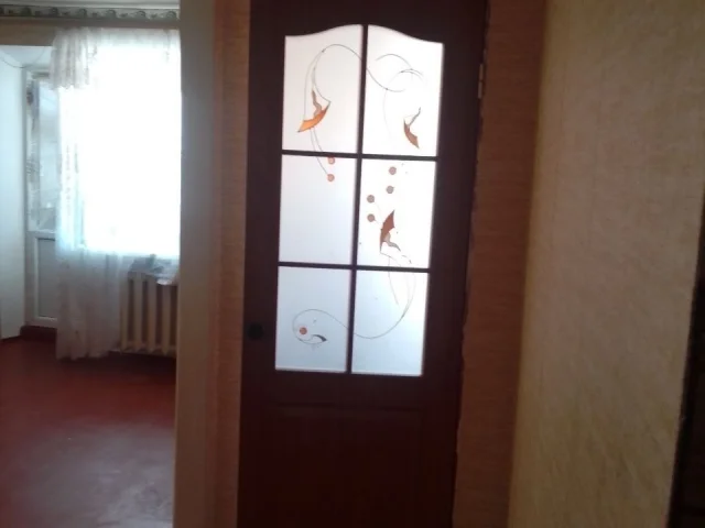 Фото: Продам 2-х ком кв-ру Калиновка ул.Старицкого 12, р-н магазина "ПИОНЕР" 2/3 угловая . С/У -кафель, новая газовая колонка 