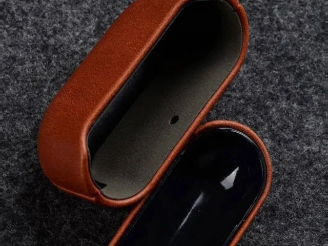 Фото: Чехол Melkco Origin Series Snap Cover Case для наушников AirPods Pro 2 изготовлен вручную из 100% натуральной кожи. Чехо