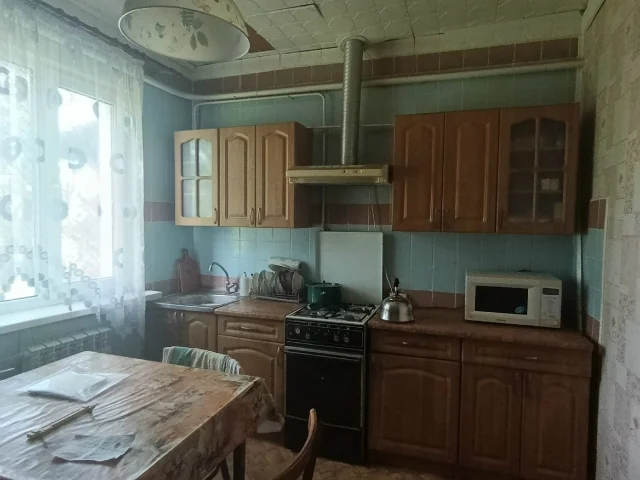 Фото: Продам дом, ул. Грибакиных, р-н 2 больницы. Общая площадь-65 м.кв.+мансарда, гараж с ямой, участок в собственности-7,5 с
