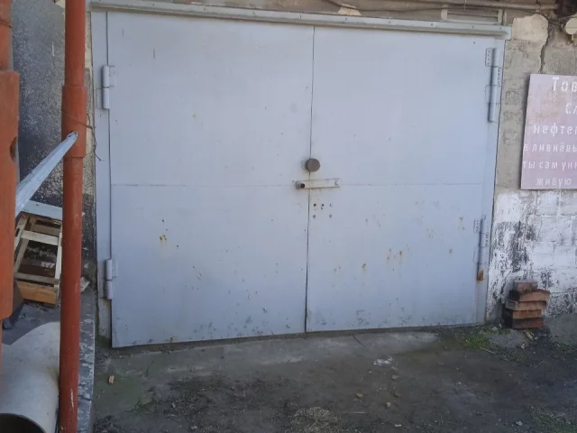 Фото: Продам гараж в ГК Азовец поселок Западный за рынком Бахчиванджи ул Ткаченко -Петренко 2 подвал на весь периметр гаража и